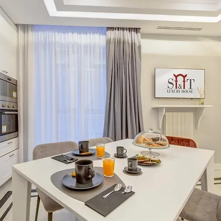 S&t Luxury House In Plebiscito Square