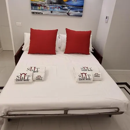 S&t Luxury House In Plebiscito Square Napoli