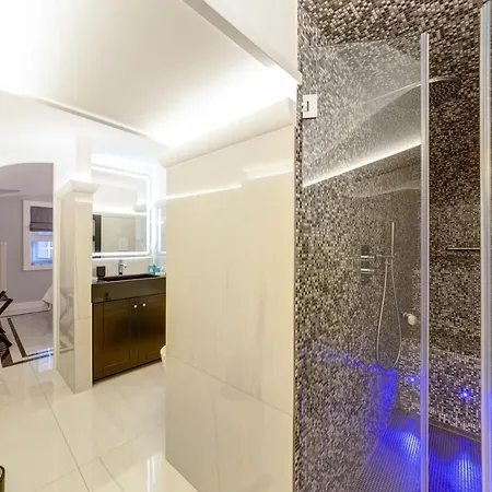 S&t Luxury House In Plebiscito Square
