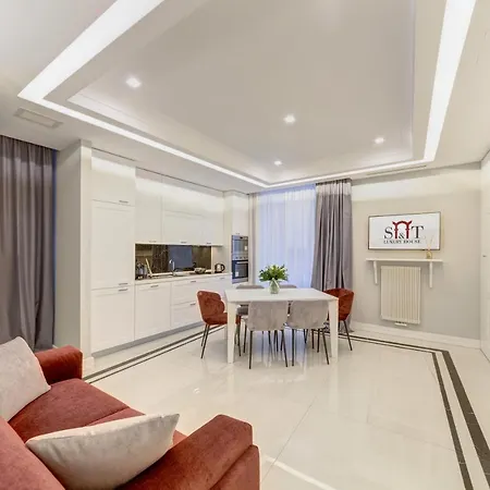 S&t Luxury House In Plebiscito Square