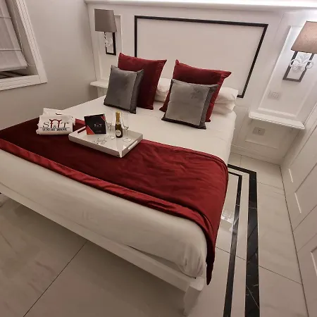 S&t Luxury House In Plebiscito Square Apartment *